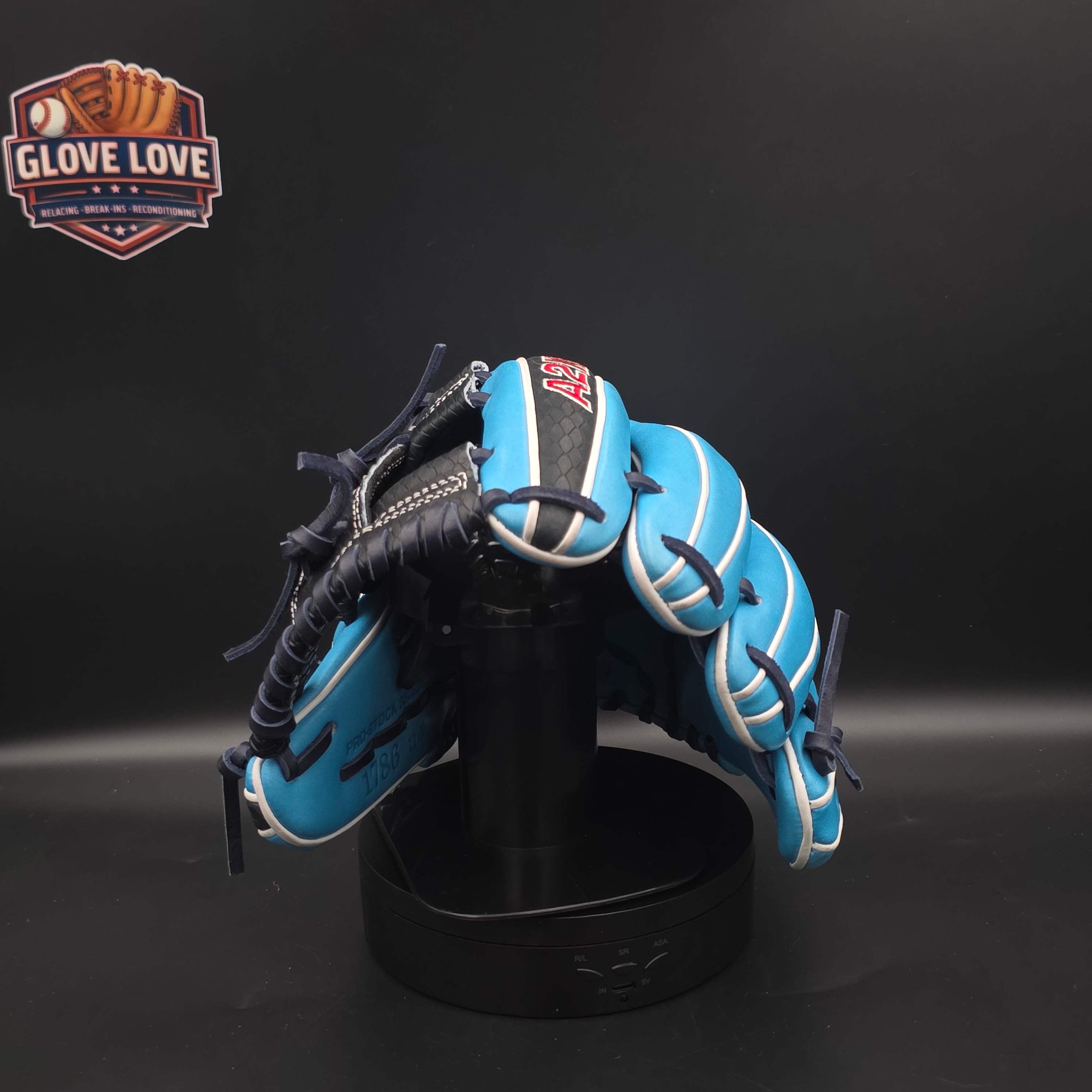 Wilson A2K 1786 11.5" Winter Collection Baseball Glove: WBW102686115