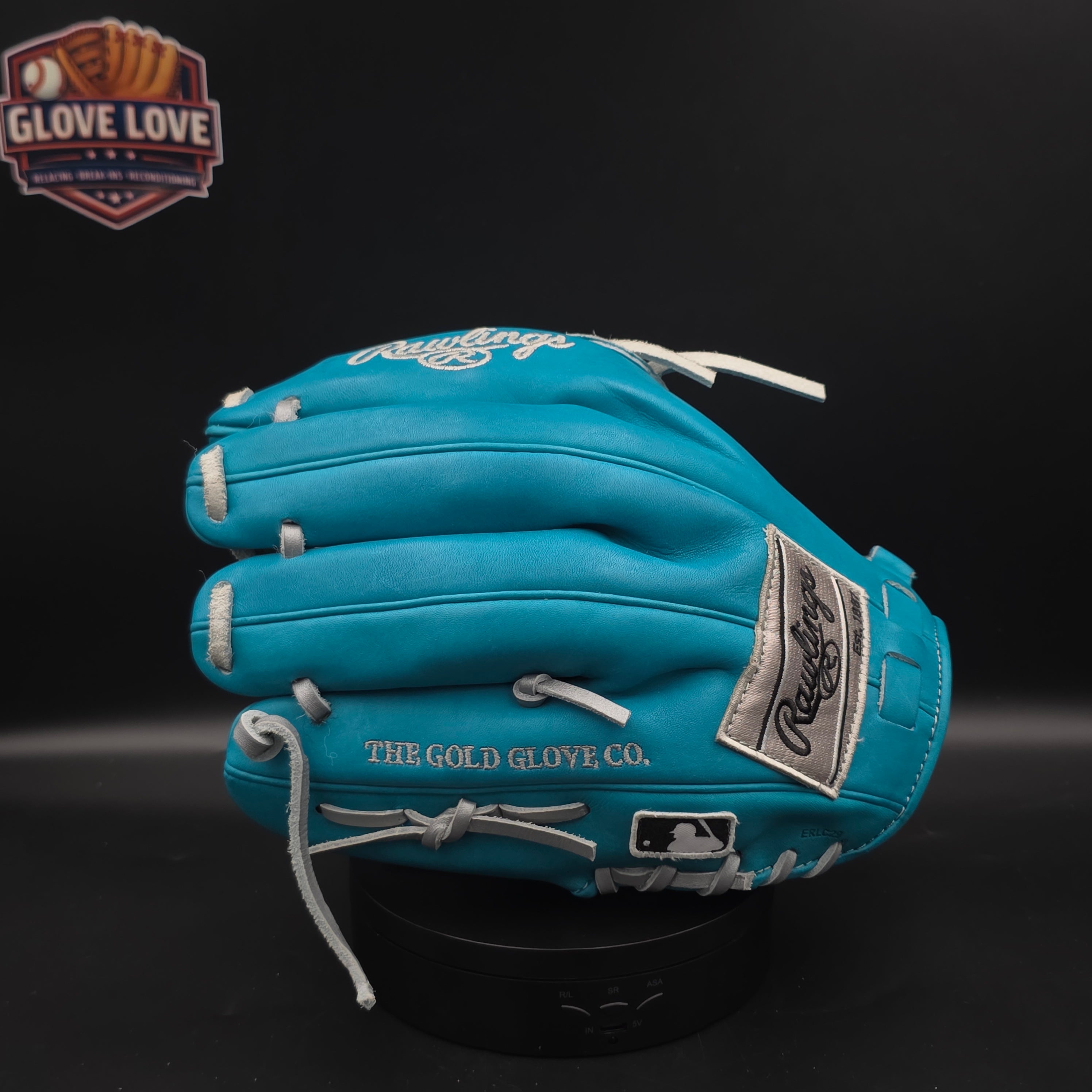 Rawlings' Heart of the Hide Series Glove 2025 11.75 pitchers/infield glove