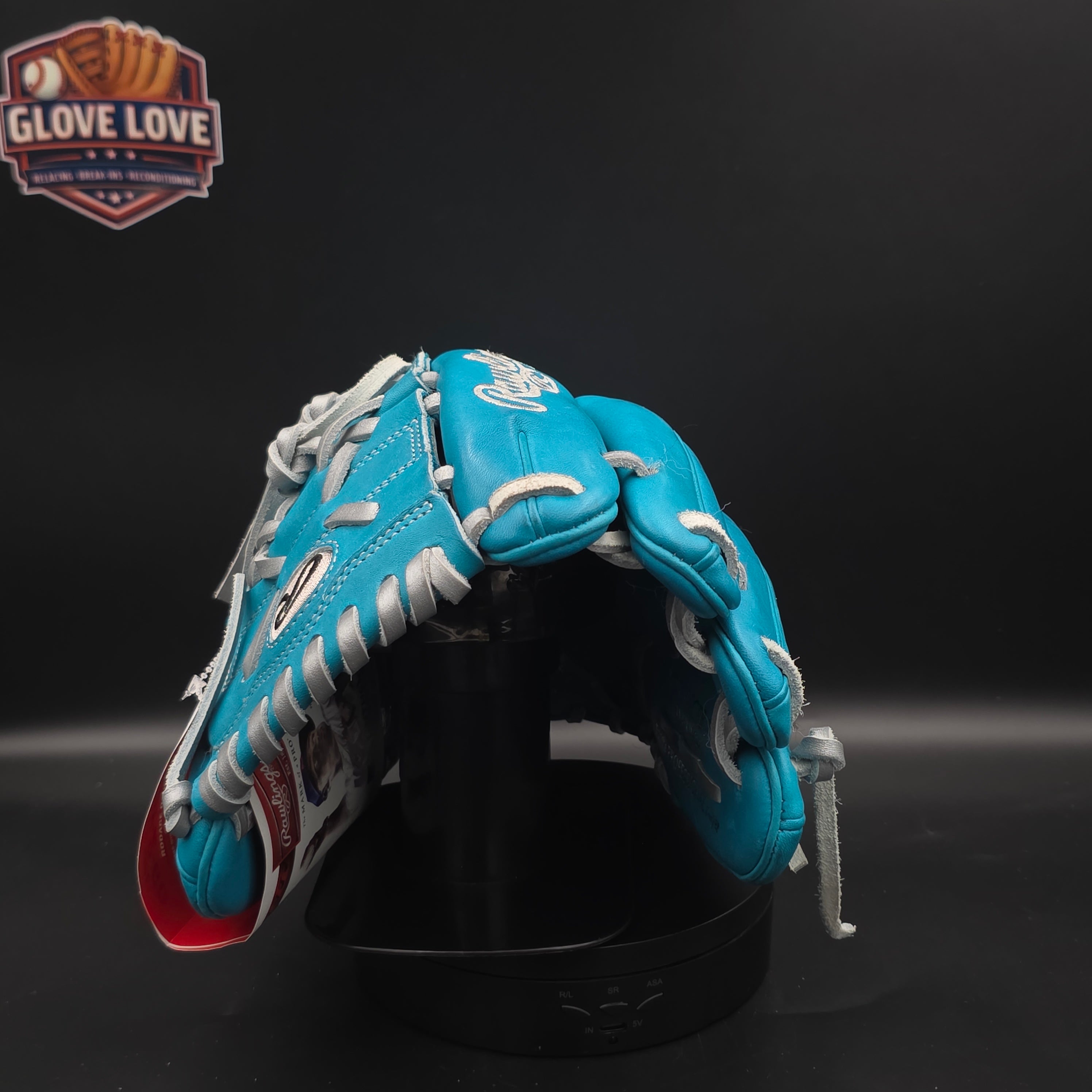 Rawlings' Heart of the Hide Series Glove 2025 11.75 pitchers/infield glove