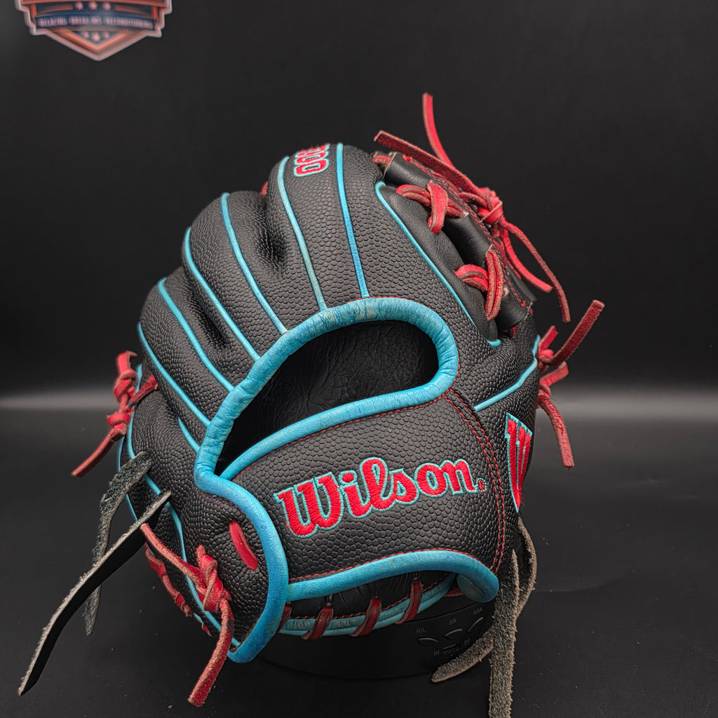 PRE-OWNED  Wilson A2000  11" PF11SS Baseball Glove