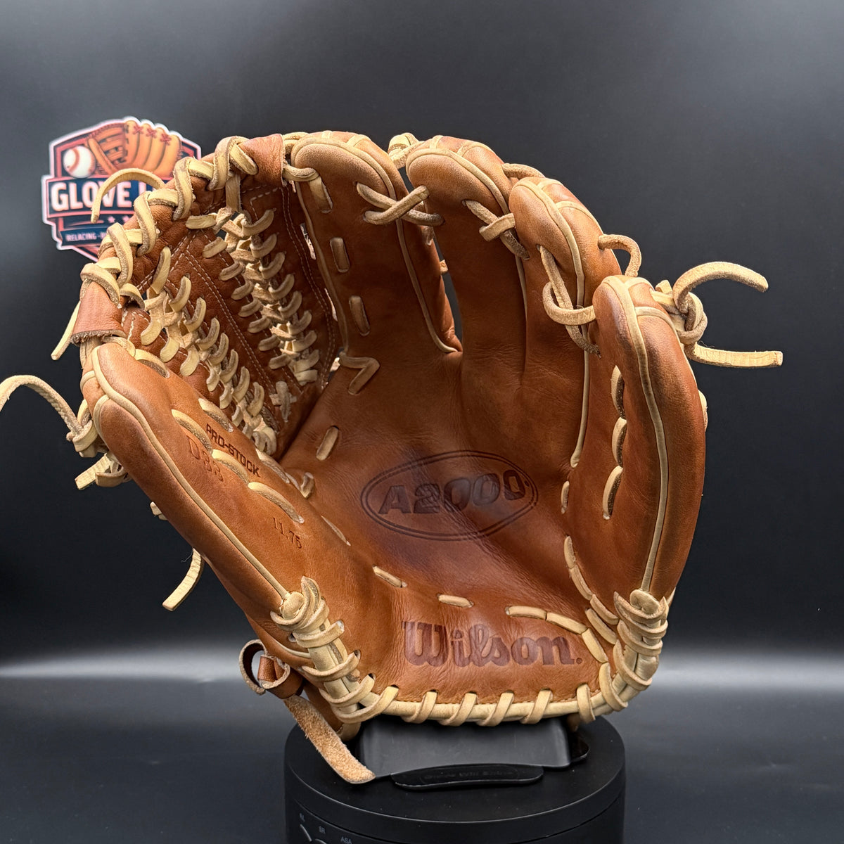 Pre-Owned Wilson A2000 D33 11.75"