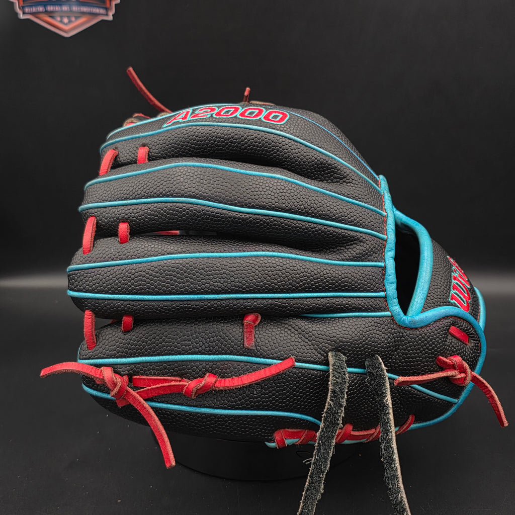 PRE-OWNED  Wilson A2000  11" PF11SS Baseball Glove